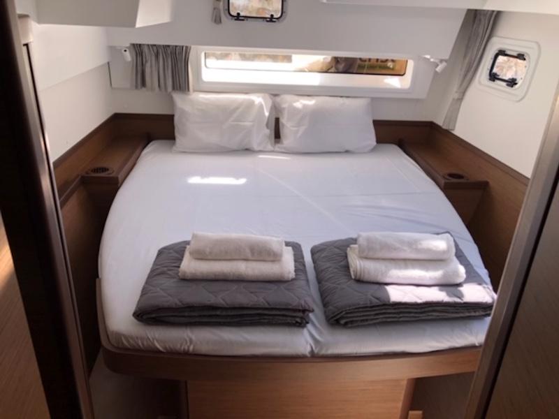Book yachts online - catamaran - Lagoon 42 - LAGOON42-A/C-GEN-WATERMAKER - rent