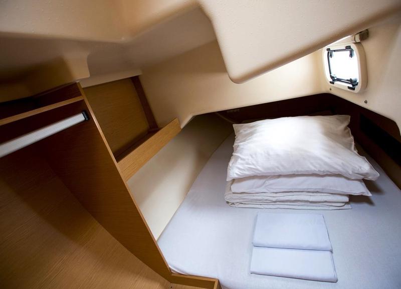 Book yachts online - sailboat - Elan 350 - VICTOR - rent