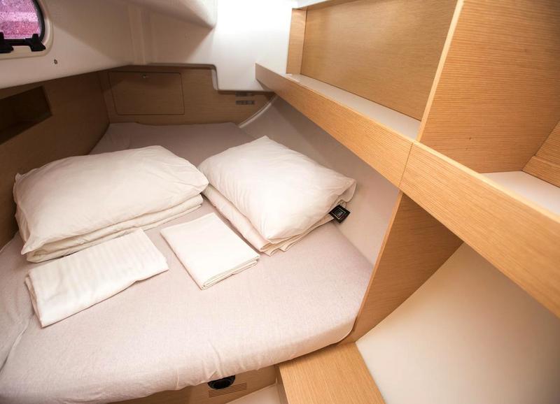 Book yachts online - sailboat - Elan 350 - VICTOR - rent