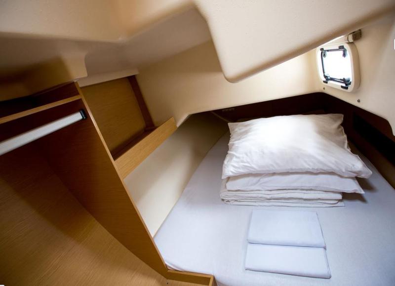 Book yachts online - sailboat - Elan 350 - OSCAR - rent