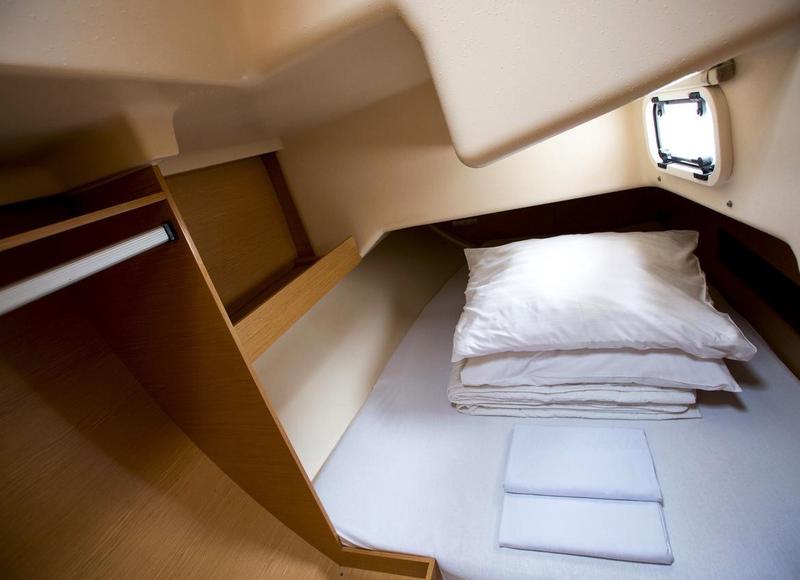 Book yachts online - sailboat - Elan 350 - TANGO - rent