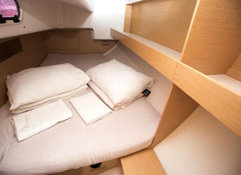 Book yachts online - sailboat - Elan 350 - TANGO - rent