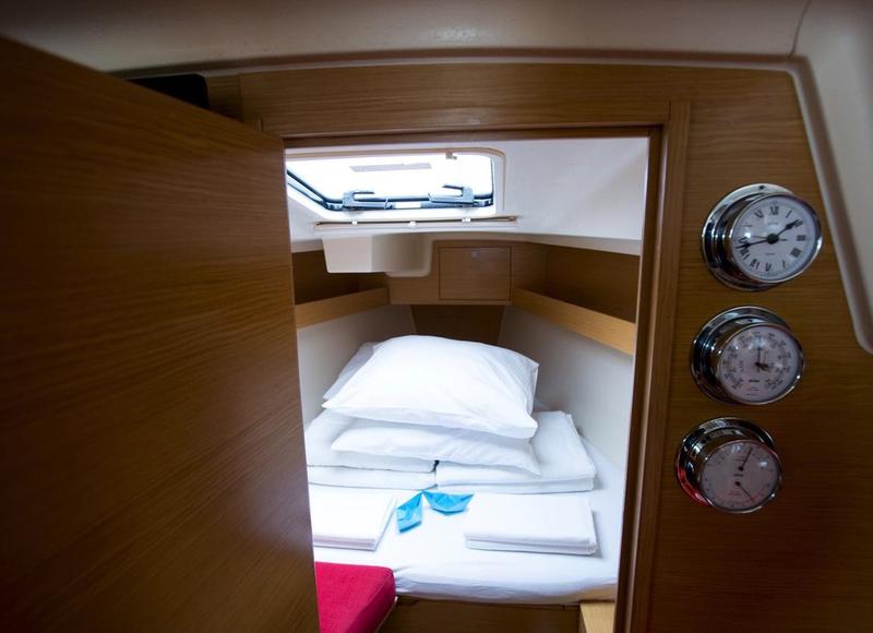 Book yachts online - sailboat - Elan 350 - TANGO - rent