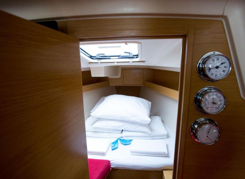 Book yachts online - sailboat - Elan 350 - PAPA - rent