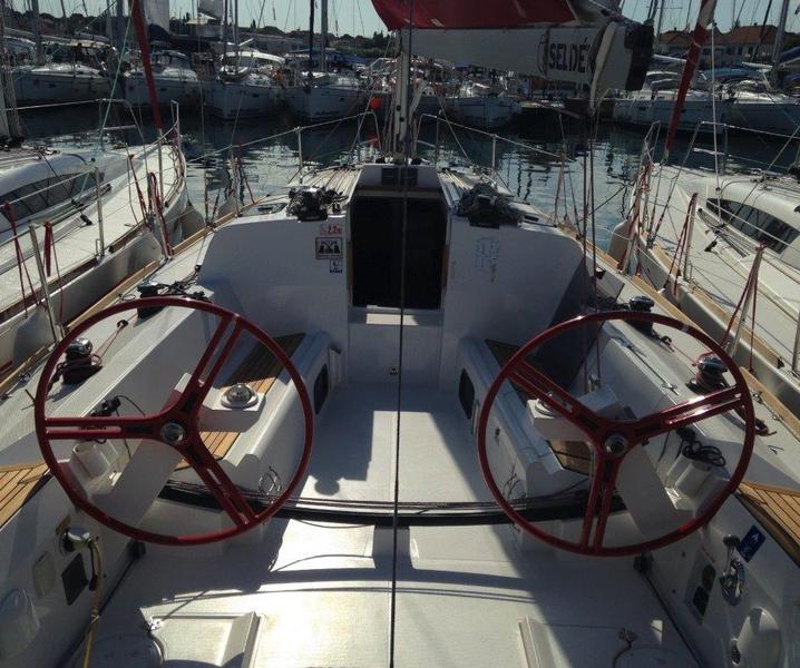 Book yachts online - sailboat - Elan 350 - SIERRA - rent