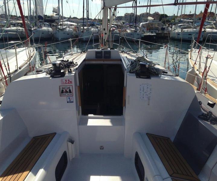 Book yachts online - sailboat - Elan 350 - SIERRA - rent