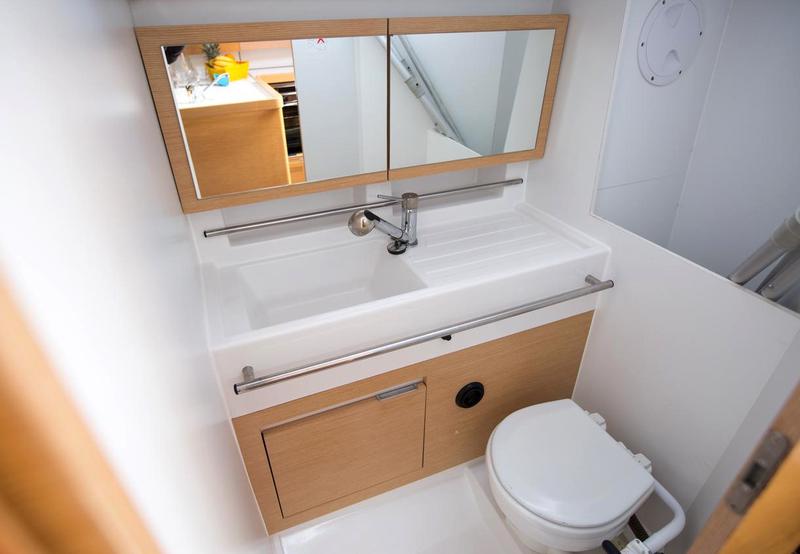 Book yachts online - sailboat - Elan 350 - SIERRA - rent