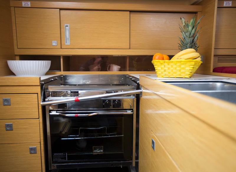 Book yachts online - sailboat - Elan 350 - SIERRA - rent