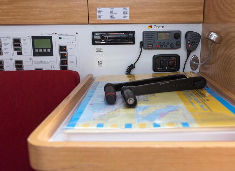 Book yachts online - sailboat - Elan 350 - SIERRA - rent