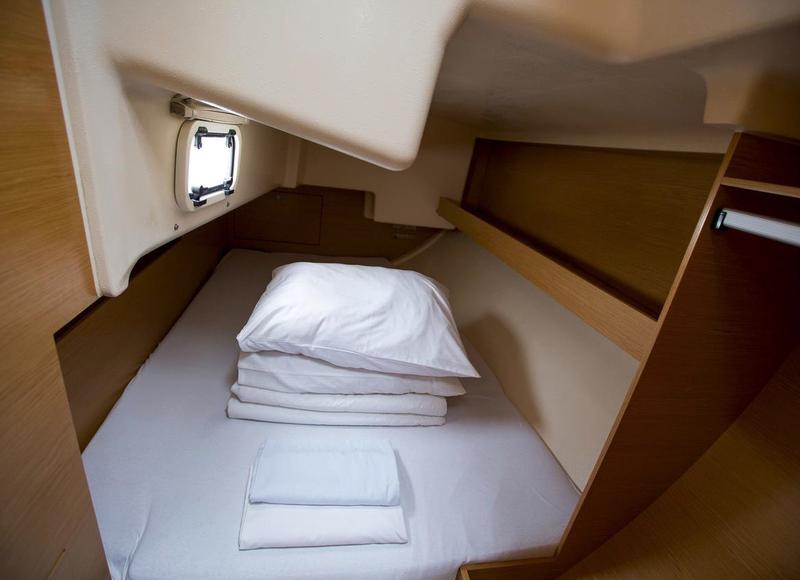 Book yachts online - sailboat - Elan 350 - SIERRA - rent