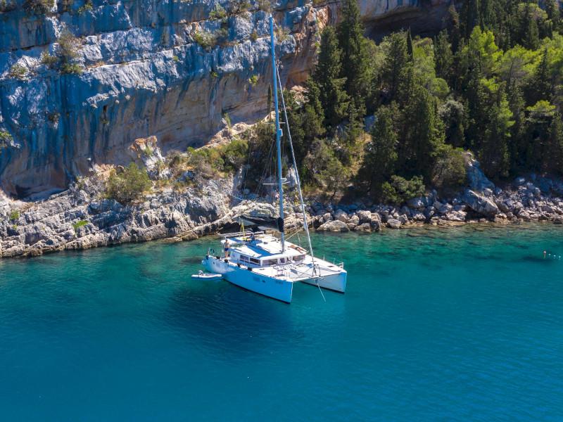 Book yachts online - catamaran - Lagoon 450  Flybridge - Marla - rent