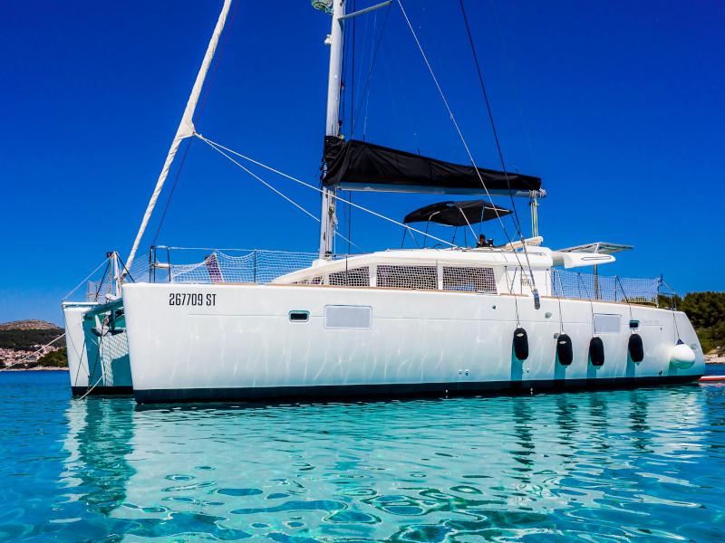 Book yachts online - catamaran - Lagoon 450  Flybridge - Marla - rent
