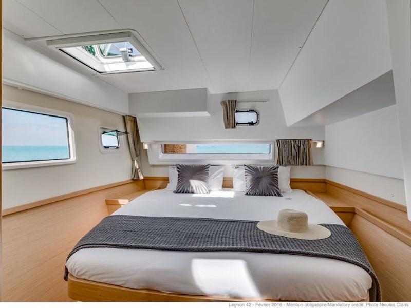 Book yachts online - catamaran - Lagoon 42 - Aria - rent
