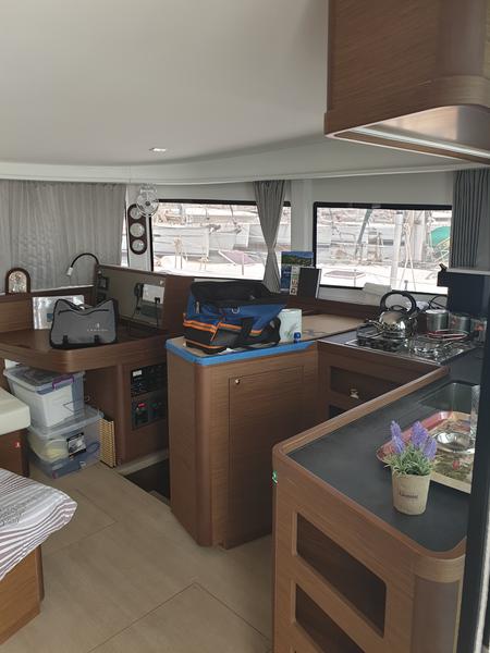 Book yachts online - catamaran - Lagoon 42 - Aria - rent