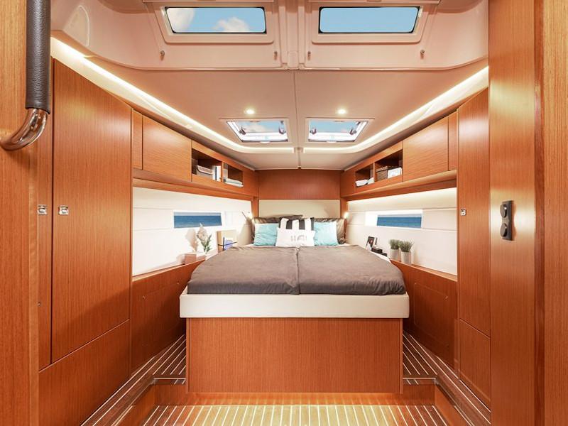 Book yachts online - sailboat - Bavaria C45 - SR I - rent