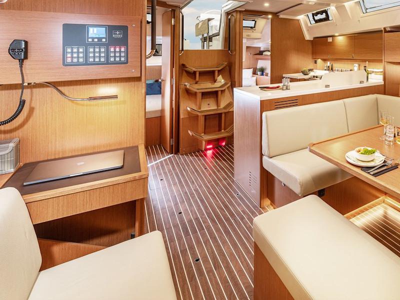 Book yachts online - sailboat - Bavaria C45 - SR III - rent
