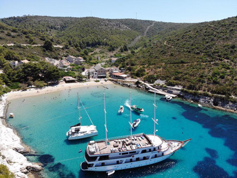 Book yachts online - motorboat - Motoryacht - Almissa - rent