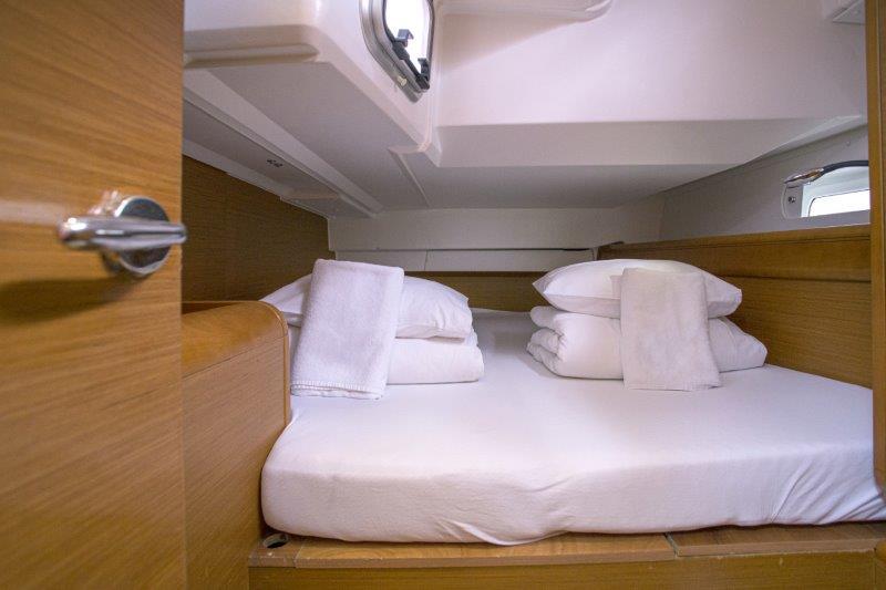 Book yachts online - sailboat - Sun Odyssey 439 - LADY LINDA - rent