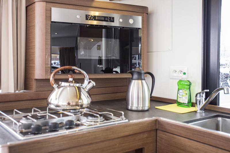 Book yachts online - catamaran - Lagoon 42 - PULP FICTION - AC and generator - rent