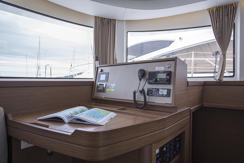 Book yachts online - catamaran - Lagoon 42 - PULP FICTION - AC and generator - rent