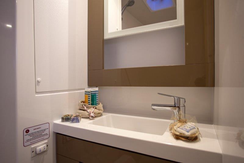 Book yachts online - catamaran - Saba 50 - ANNA ISABELLA - AC and generator - rent