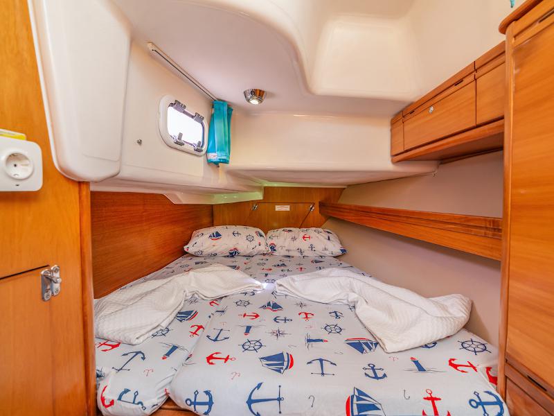 Book yachts online - sailboat - Bavaria 38 Cruiser - Mavi Ada - rent