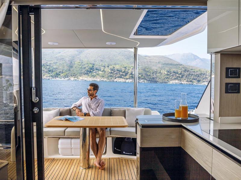 Book yachts online - motorboat - Absolute 47 Fly - Vardo - rent