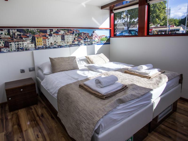 Book yachts online - motorboat - Motoryacht - Stella Maris - rent