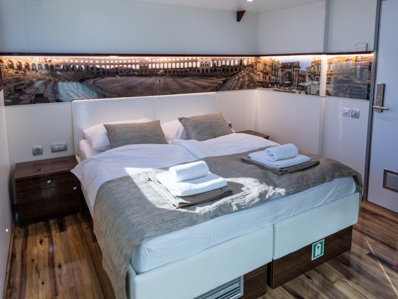 Book yachts online - motorboat - Motoryacht - Stella Maris - rent