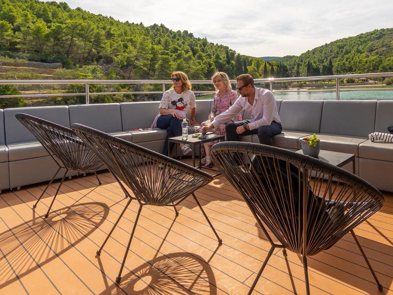 Book yachts online - other - Motoryacht - Yolo - rent