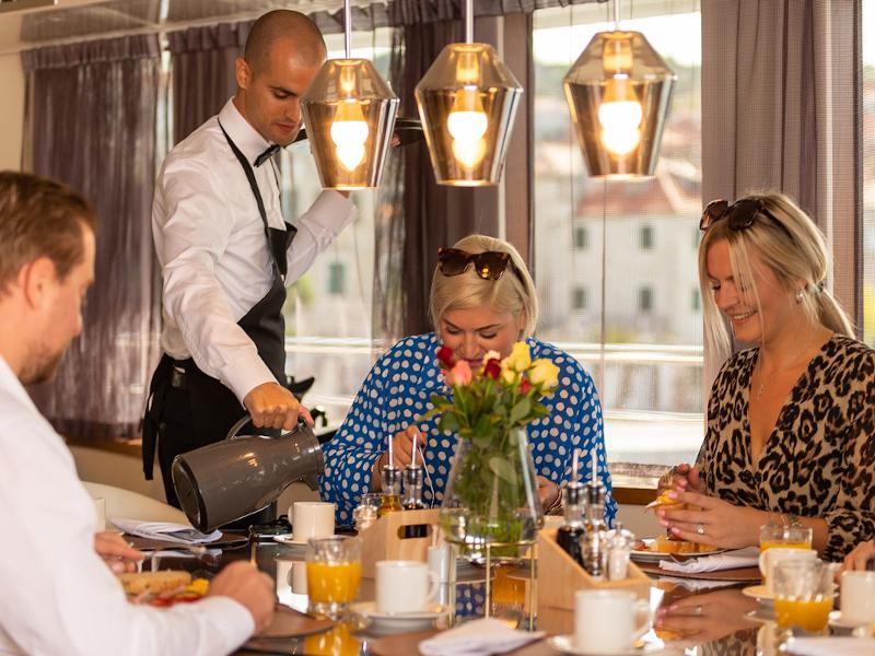 Book yachts online - other - Motoryacht - Yolo - rent