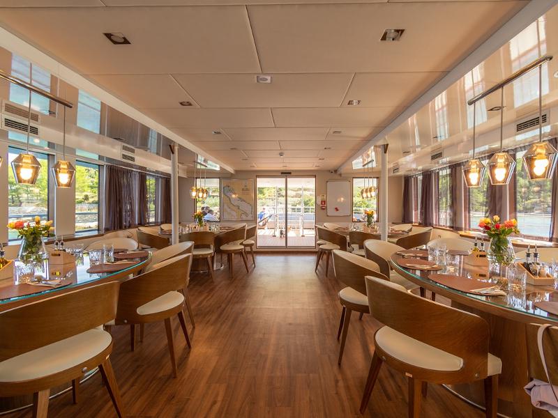 Book yachts online - other - Motoryacht - Yolo - rent