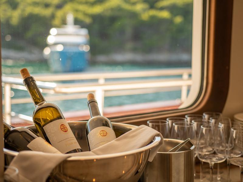 Book yachts online - other - Motoryacht - Yolo - rent