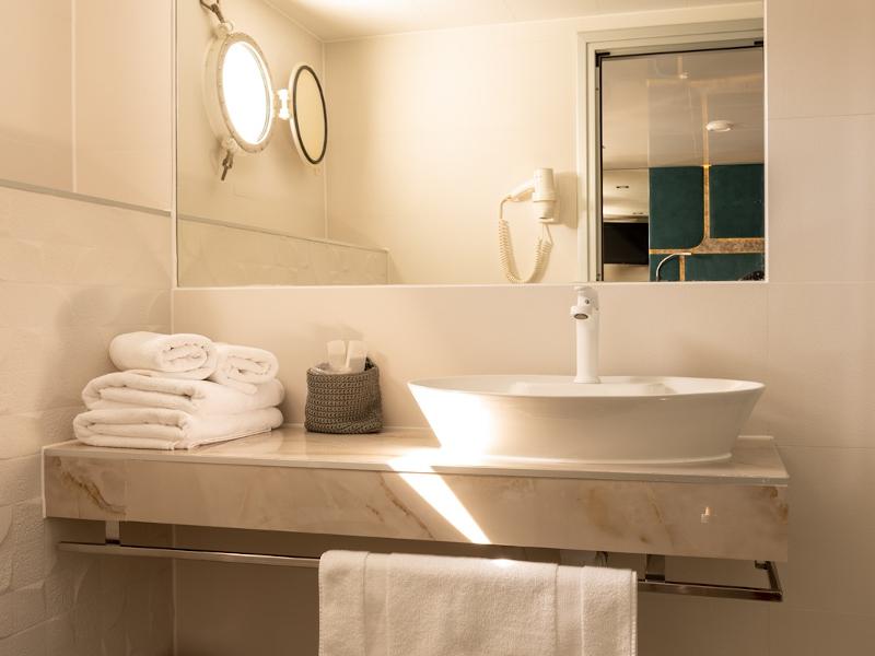 Book yachts online - other - Motoryacht - Yolo - rent