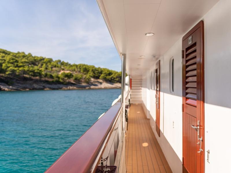 Book yachts online - other - Motoryacht - Yolo - rent