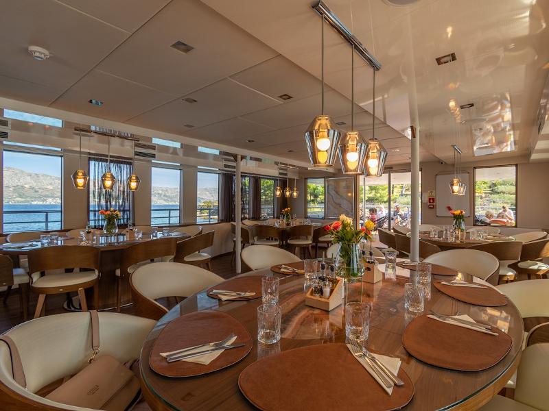 Book yachts online - other - Motoryacht - Yolo - rent