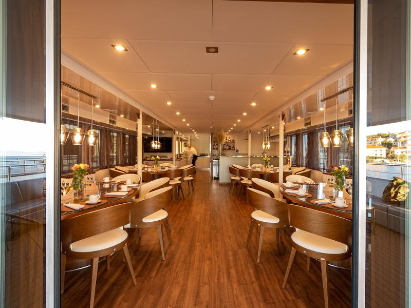 Book yachts online - other - Motoryacht - Yolo - rent