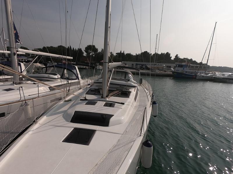 Book yachts online - sailboat - Dufour 430 - Levan (A/C, Grill, Ice-maker) - rent
