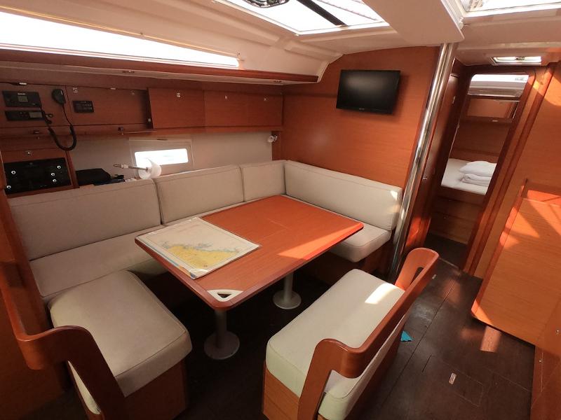 Book yachts online - sailboat - Dufour 430 - Levan (A/C, Grill, Ice-maker) - rent