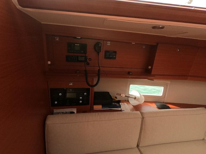 Book yachts online - sailboat - Dufour 430 - Levan (A/C, Grill, Ice-maker) - rent
