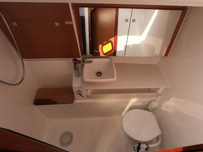 Book yachts online - sailboat - Dufour 430 - Levan (A/C, Grill, Ice-maker) - rent