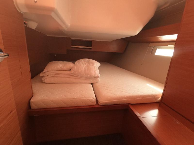 Book yachts online - sailboat - Dufour 430 - Levan (A/C, Grill, Ice-maker) - rent