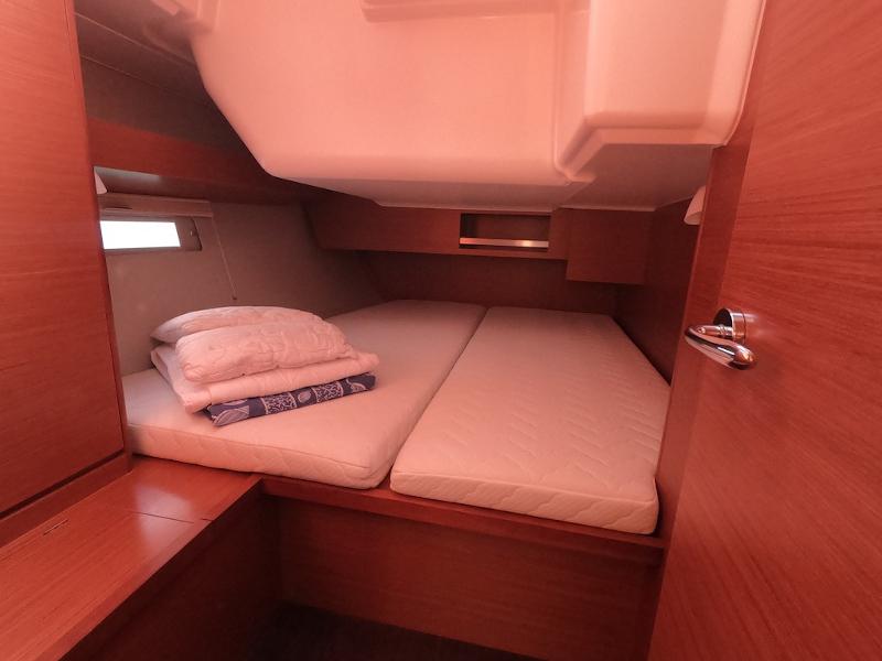 Book yachts online - sailboat - Dufour 430 - Levan (A/C, Grill, Ice-maker) - rent