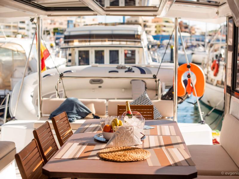 Book yachts online - catamaran - Bali Catspace - Makani I - rent