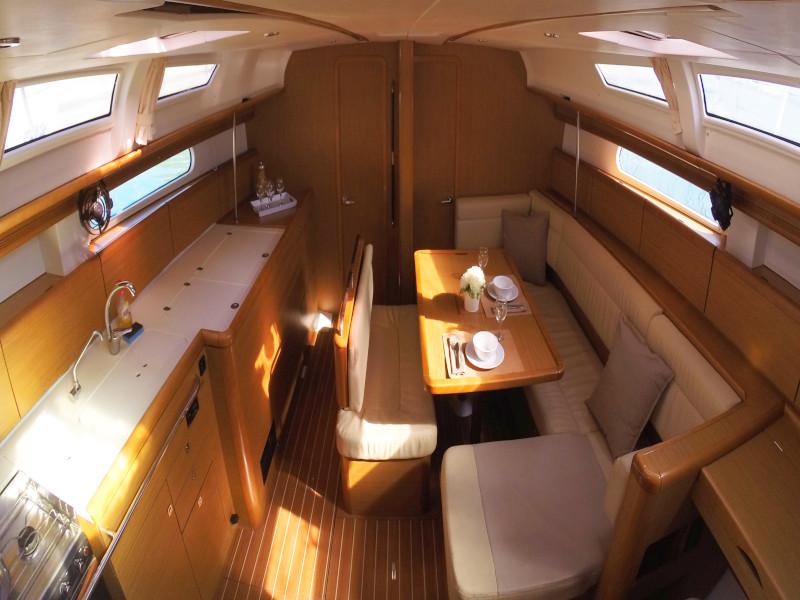 Book yachts online - sailboat - Sun Odyssey 44 i - Vendavel - rent