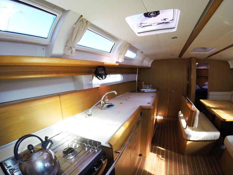 Book yachts online - sailboat - Sun Odyssey 44 i - Vendavel - rent