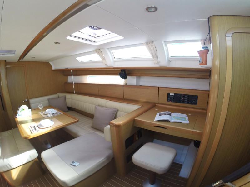 Book yachts online - sailboat - Sun Odyssey 44 i - Vendavel - rent