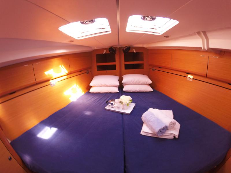 Book yachts online - sailboat - Sun Odyssey 44 i - Vendavel - rent