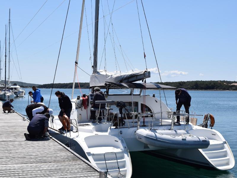 Book yachts online - catamaran - Lagoon 380 - Xenia - rent