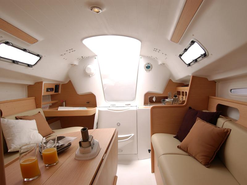 Book yachts online - sailboat - First 25.7 - Petra - rent